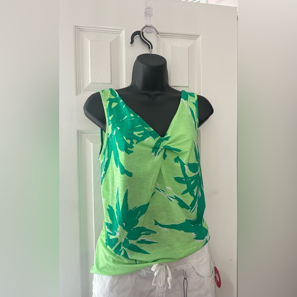 Sew in Love sleeveless top size small